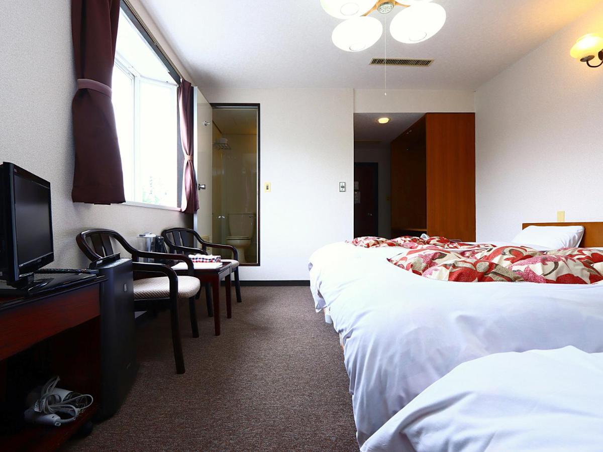 Hotel New Bernina Нагано Экстерьер фото