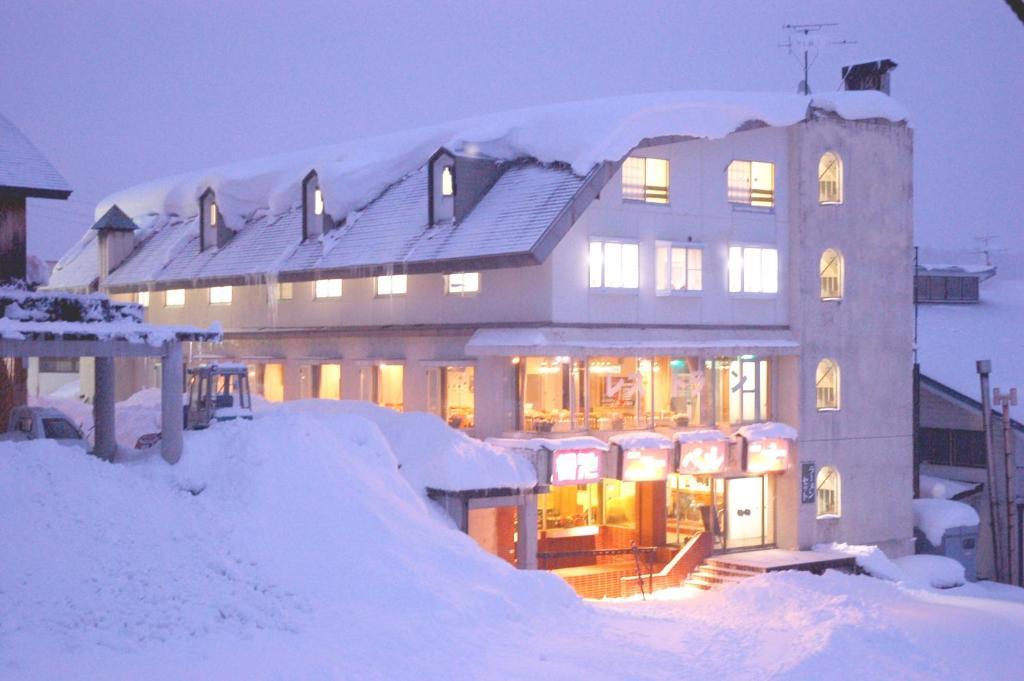Hotel New Bernina Нагано Экстерьер фото
