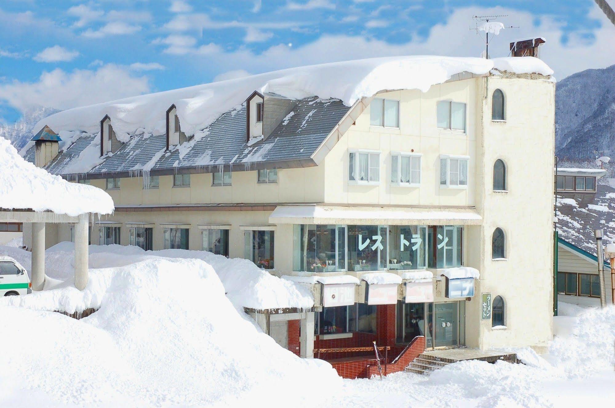 Hotel New Bernina Нагано Экстерьер фото